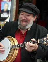 Music world bids farewell to Banjo Barney